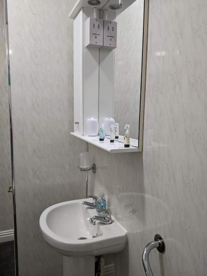פיינטון Kingswinford Guest House מראה חיצוני תמונה