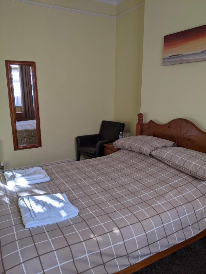 פיינטון Kingswinford Guest House מראה חיצוני תמונה