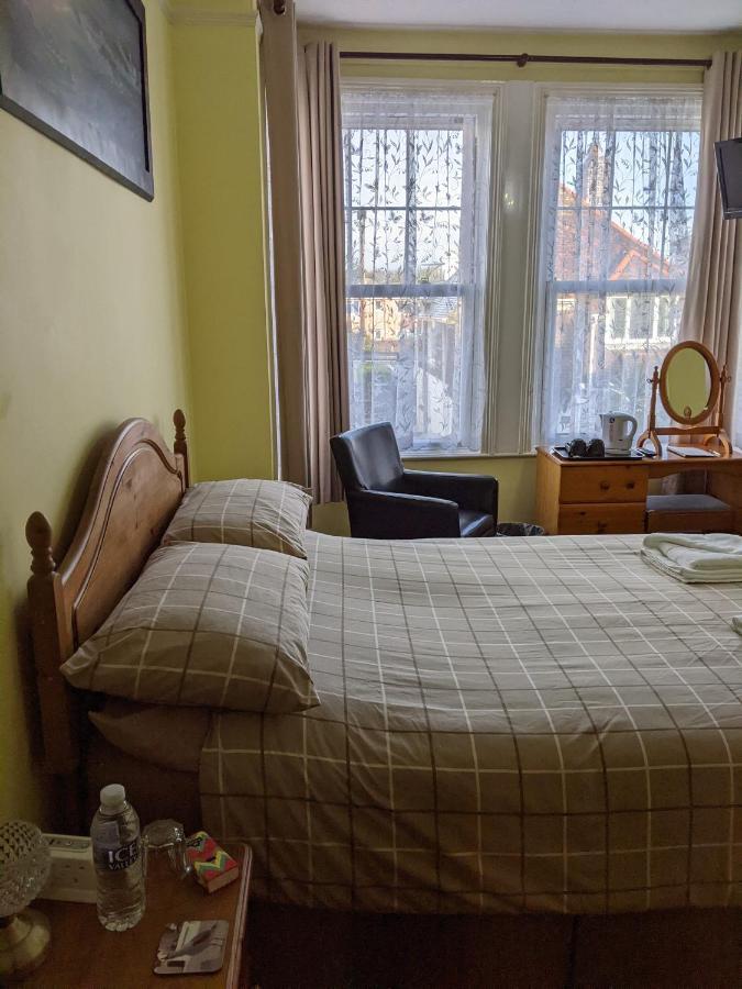 פיינטון Kingswinford Guest House מראה חיצוני תמונה