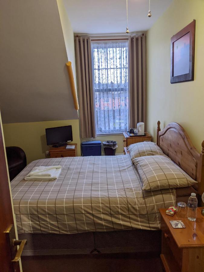 פיינטון Kingswinford Guest House מראה חיצוני תמונה