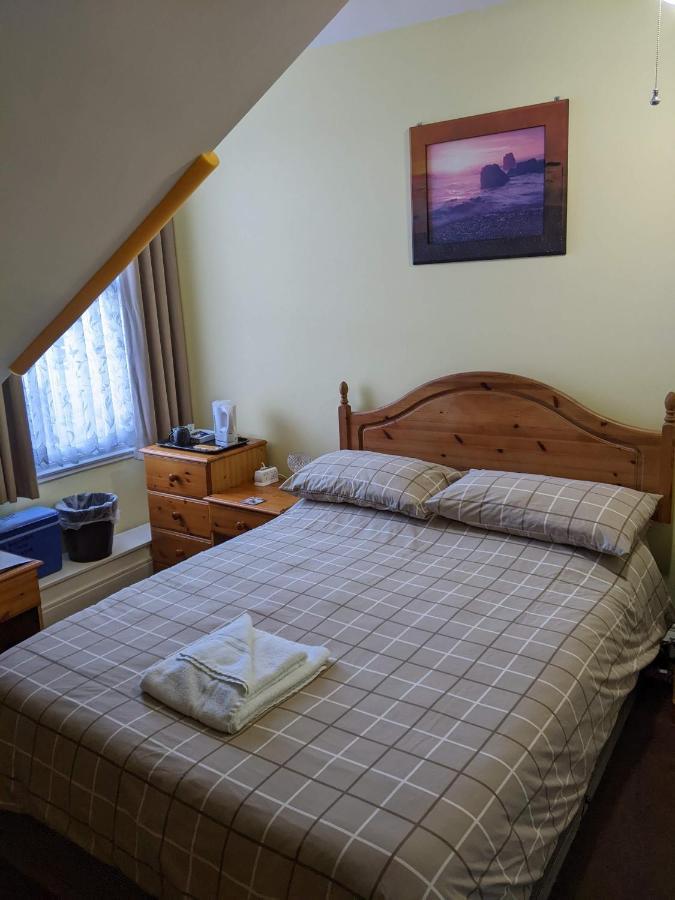 פיינטון Kingswinford Guest House מראה חיצוני תמונה